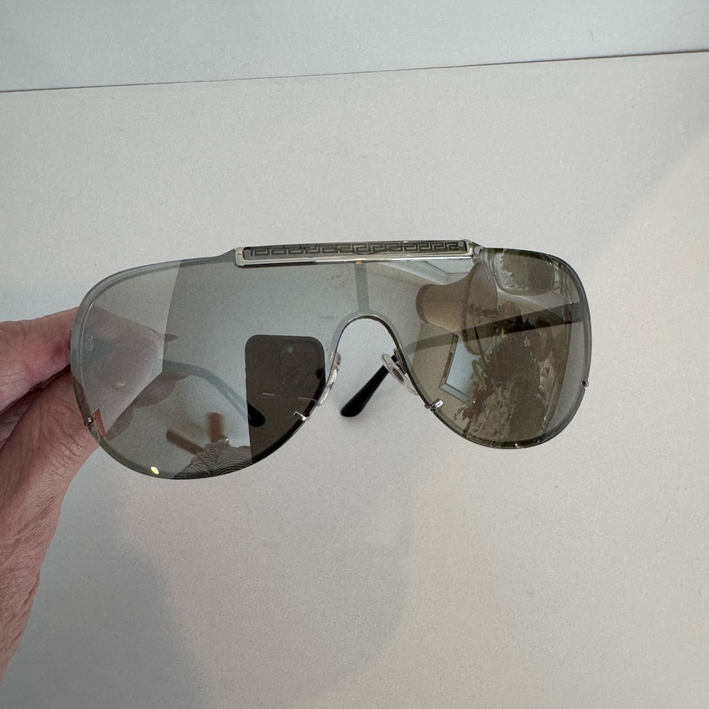 Versace Silver Mirrored Shield Sunglasses (Unisex😎🔥🔥🔥 - Picture 3 of 9